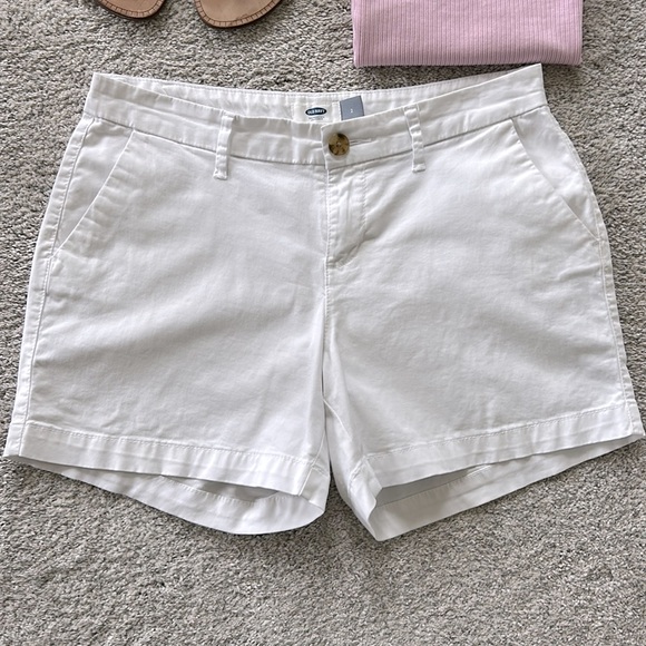 Old Navy White Chino Shorts - Picture 2 of 4